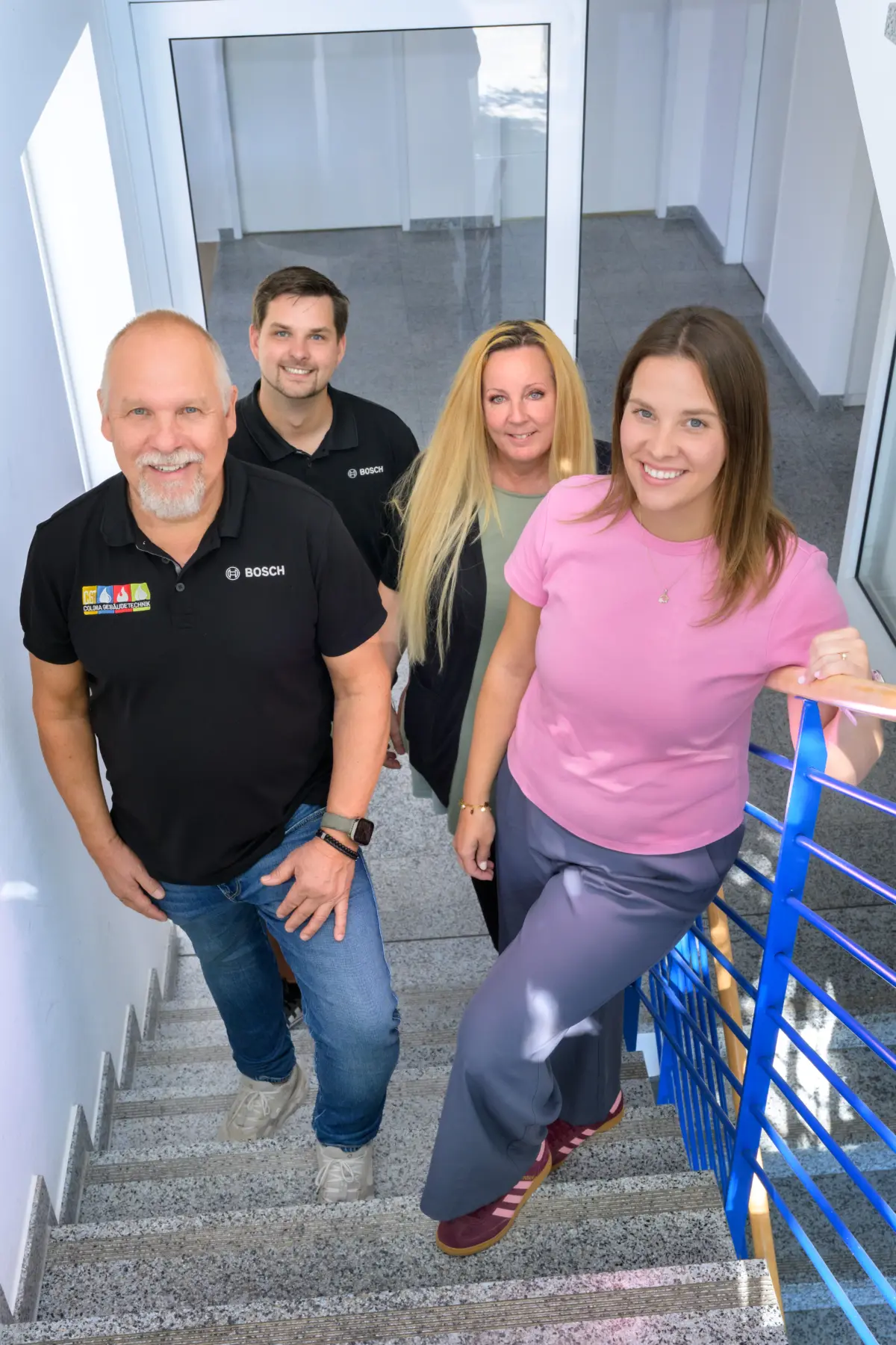 Das Team der CGT Colonia Gebaeudetechnik im Treppenhaus